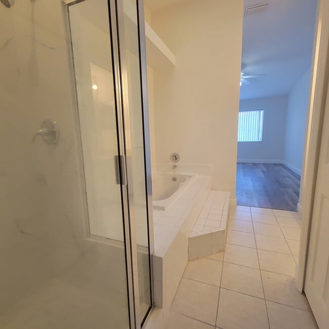 Building Photo - 739 Orchid Dr