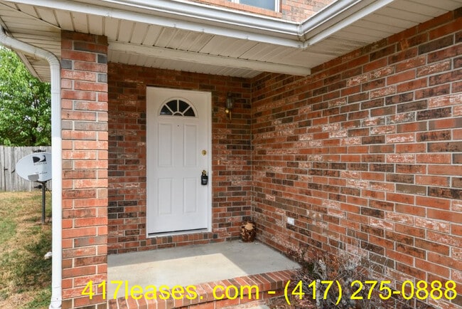 Building Photo - 1257 E Lakewood St