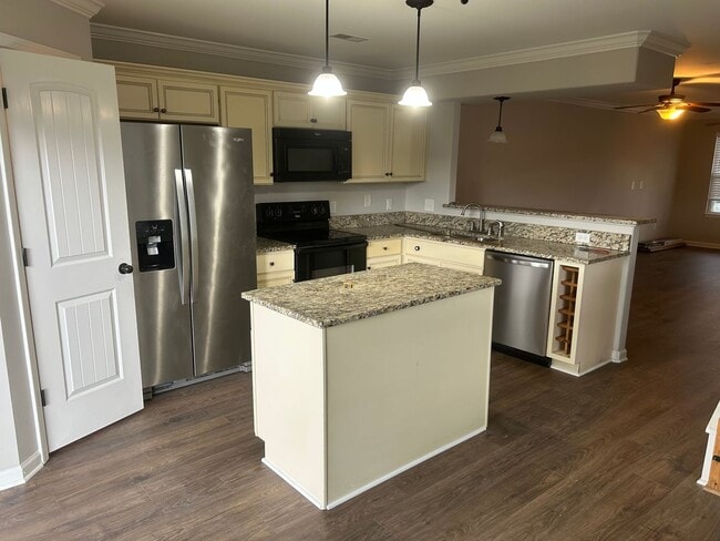 Building Photo - 2 Bedroom, 2.5 Bath Townhome in Goodlettesville