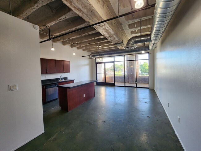 Building Photo - 600 Central Ave SW