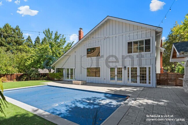 Building Photo - 144 Oakridge Dr