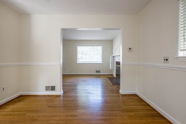 Building Photo - 2509 Crest Ave