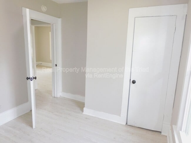 Building Photo - 1217 Pearson Pl