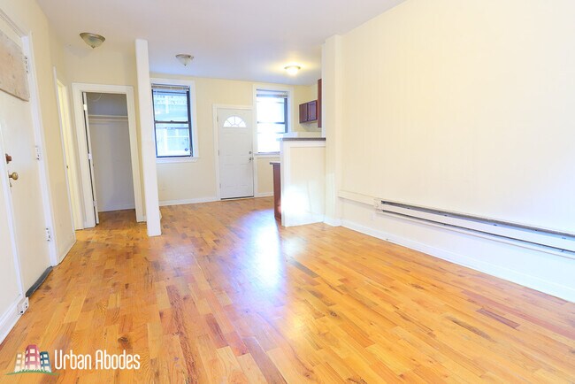 Building Photo - 4415 N Wolcott Ave