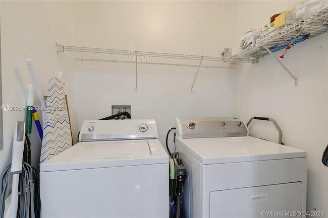 Building Photo - 3530 SW 22nd St