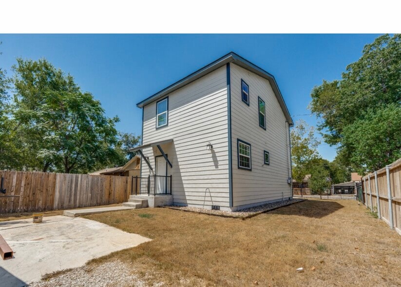 Building Photo - 156 Pioneer Rd