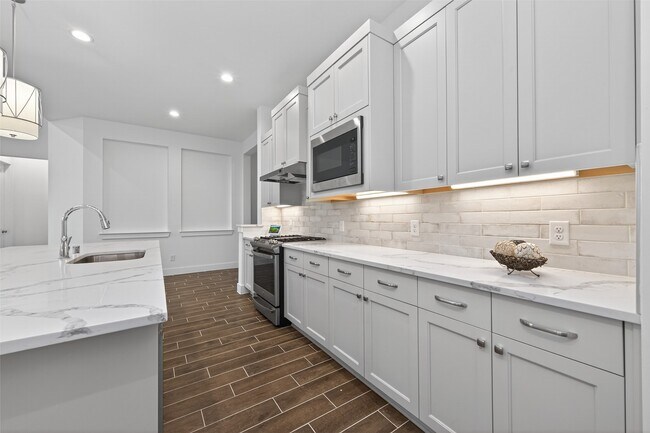 Building Photo - 18338 Tiger Flowers Dr