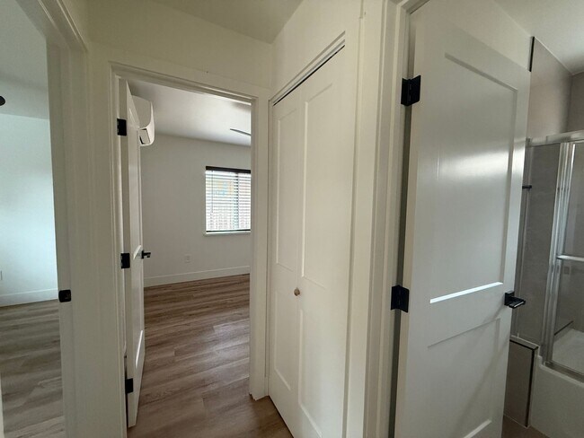 Building Photo - DSI248