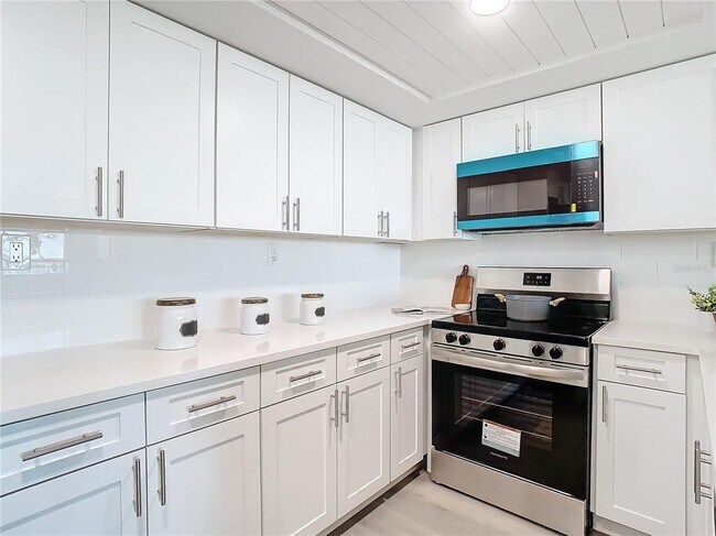 Building Photo - 400 Island Way