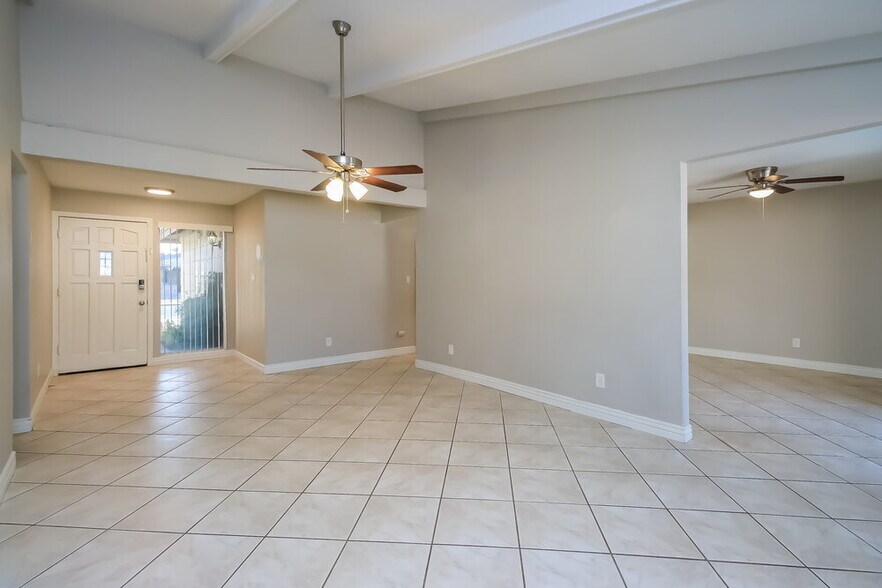 Building Photo - 3060 E Emelita Ave