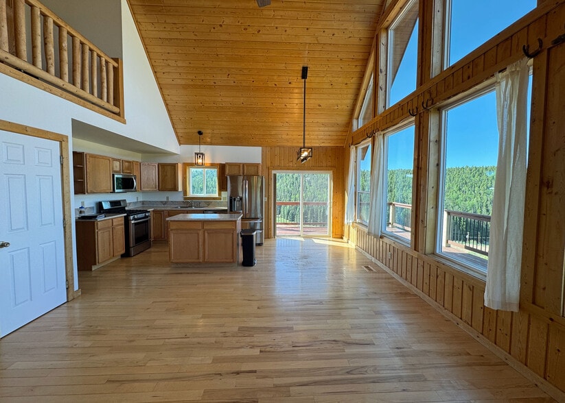 Building Photo - 61 Muskrat Lake Vw