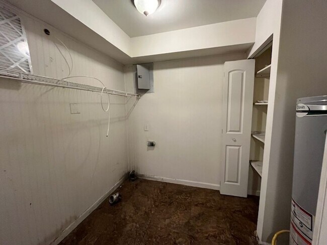 Building Photo - Renovated 3 Bedroom 2 Bath Home for Rent!!