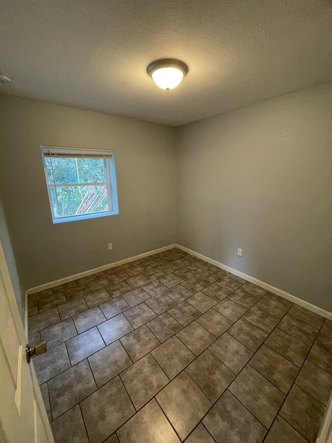 Building Photo - Open floor plan, four-bedroom two-bathroom with washer and dryer