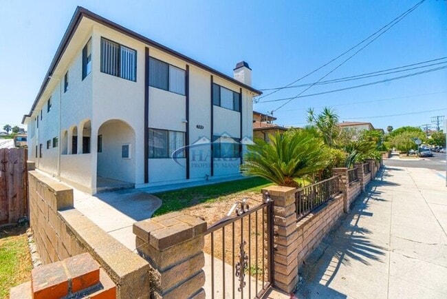 Building Photo - 789 W 18th St