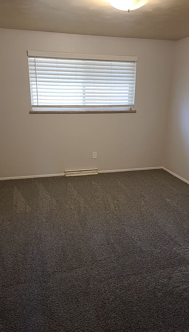 Building Photo - Updated 2 Bedroom Apartment with Private P...