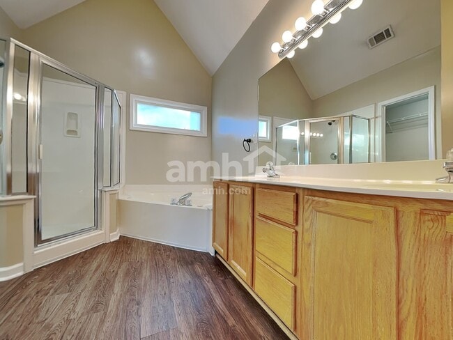 Building Photo - 6857 Briarfield Ln