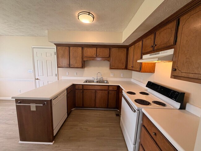 Building Photo - 406 Hazelwood Dr