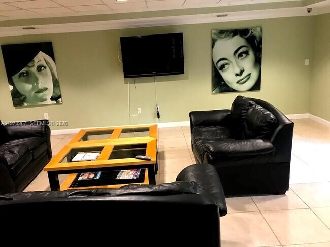 Building Photo - 151 NE 16th Ave