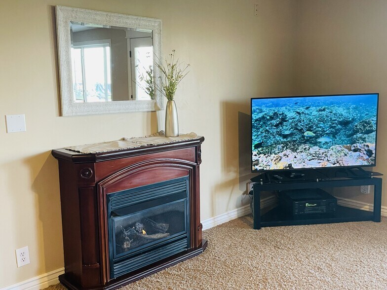 Building Photo - 80 S Center St