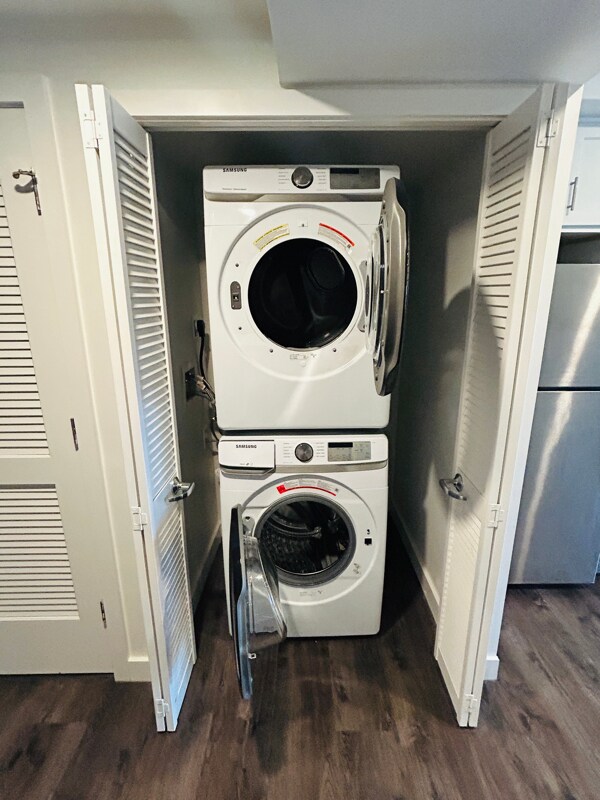 Building Photo - 550 New Holland Ave