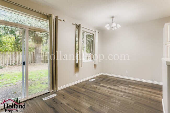 Building Photo - 4-Bedroom Home in Prime Hillsboro Location