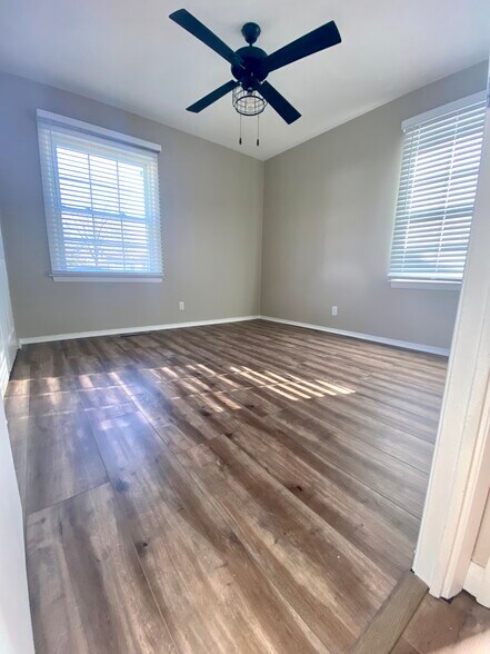 Building Photo - 48 Briar Ln