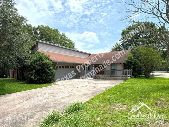 Primary Photo - 6620 Forest Trail Cir
