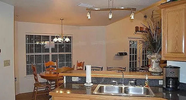 Building Photo - 123 La Paloma Dr