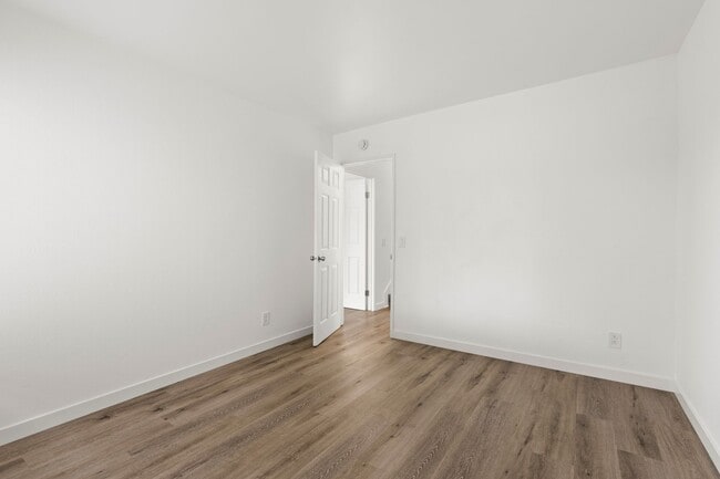 Building Photo - NEWLY RENOVATED 3BD/2BA Condo in the heart...