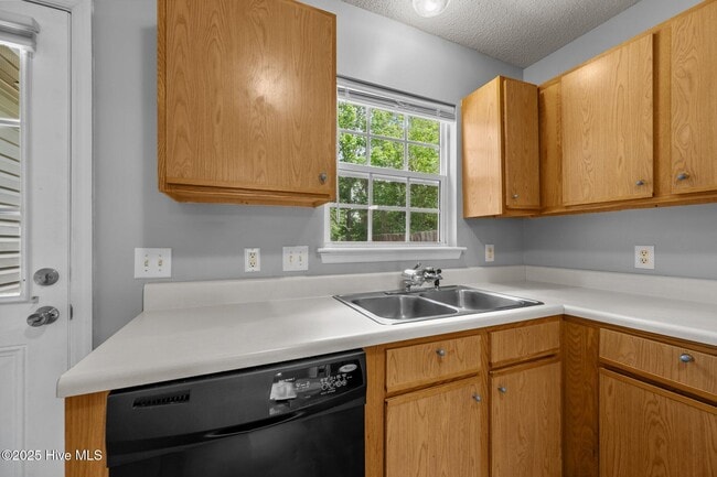 Building Photo - 1087 W Pueblo Dr