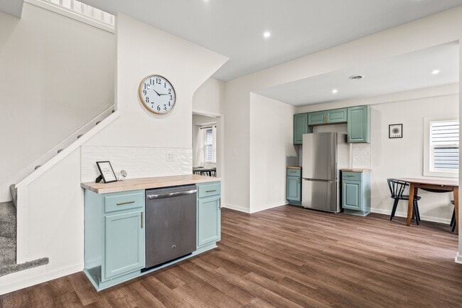 Building Photo - 941 E Raymond St