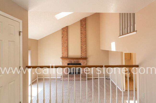 Building Photo - 940 Royal Crown Ln