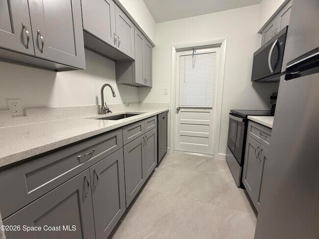 Building Photo - 154 Crescent Beach Dr