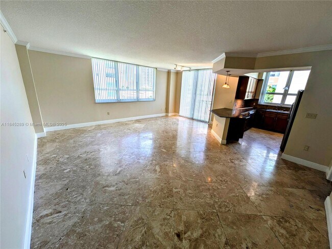 Building Photo - 2000 N Bayshore Dr