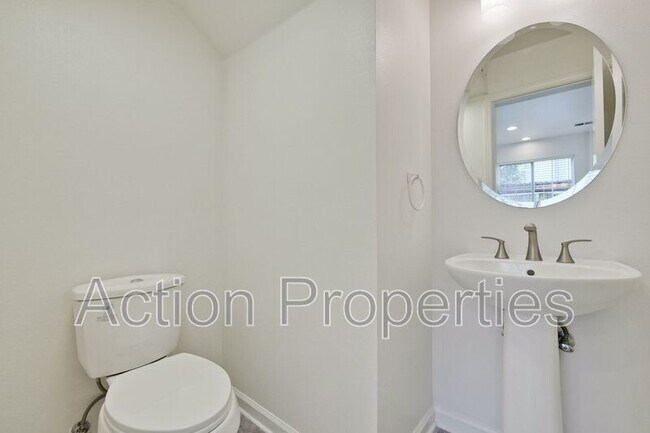 Building Photo - 857 Markham Terrace