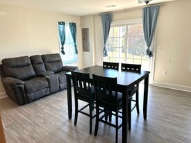 Building Photo - 8773 Elsing Green Dr