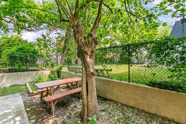 Building Photo - 110 Summit Ave