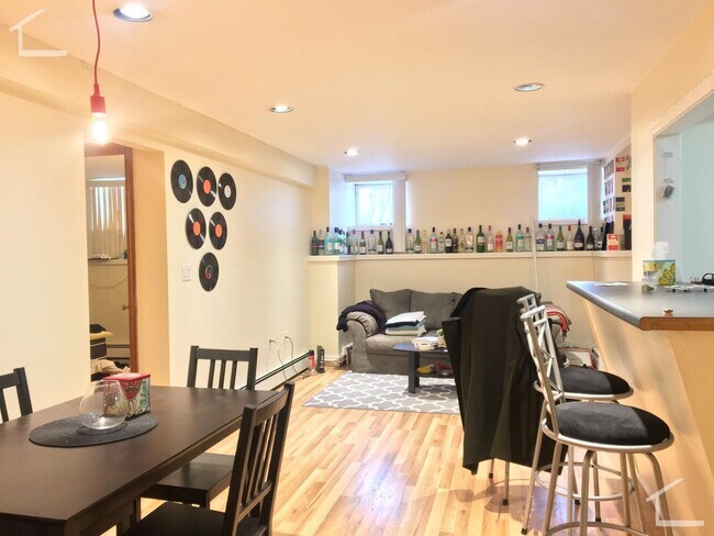 Building Photo - No Brokers Fee Convenient Brookline Location.Eat-in Kitchen, Laundry on a Site