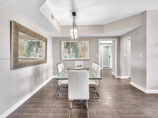 Building Photo - 2000 Island Blvd