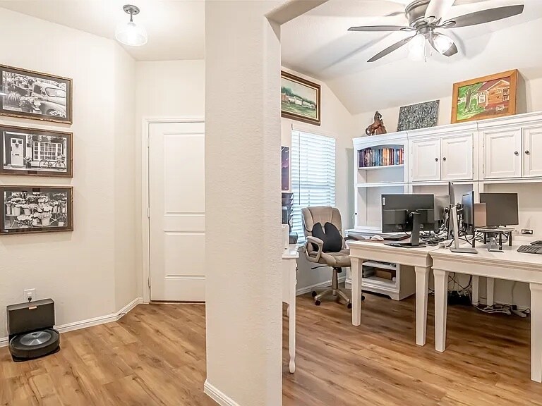 Den/Study (plus 4 full bedrooms) - 9912 Huntersville Trl
