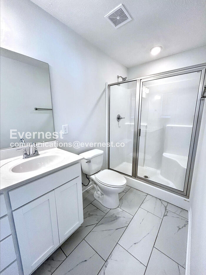 Building Photo - 328 Raines Ct