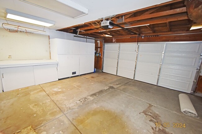 Building Photo - Great neighborhood home in a cul-de-sac!