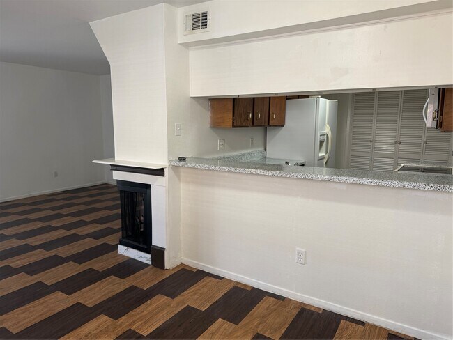 Building Photo - 8050 Sands Point Dr