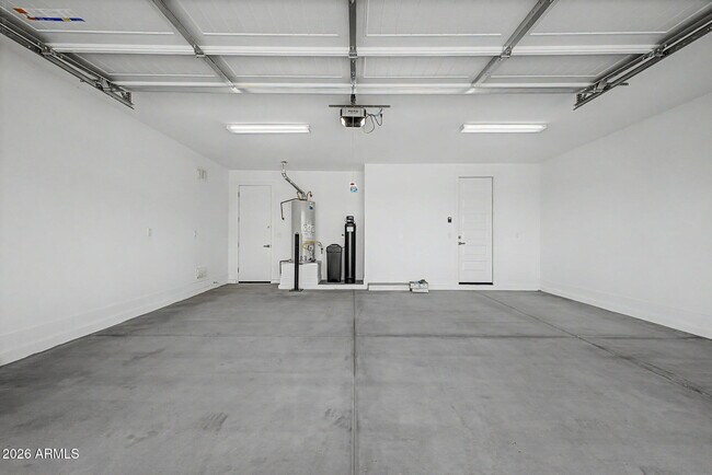 Building Photo - 21505 E Sparrow Dr