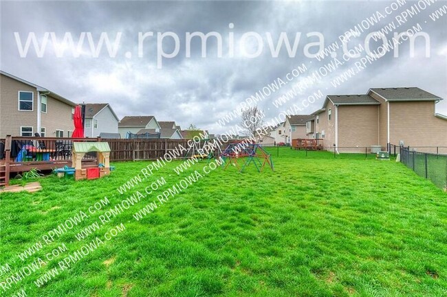 Building Photo - FENCED BACKYARD!! 4 BED, 3.5 BATH SINGLE F...