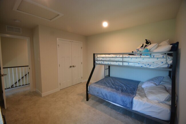Building Photo - Beautiful and New this 4 Bedroom Townhouse