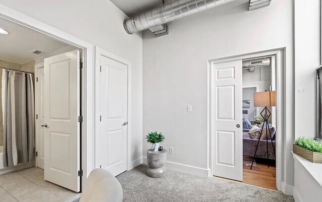 Building Photo - Modern 2BR, 2BA Industrial-Chic Living in ...
