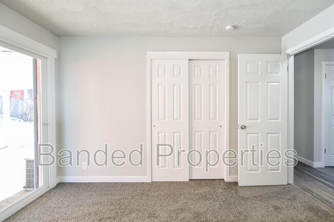 Building Photo - 34 N Terrace Dr