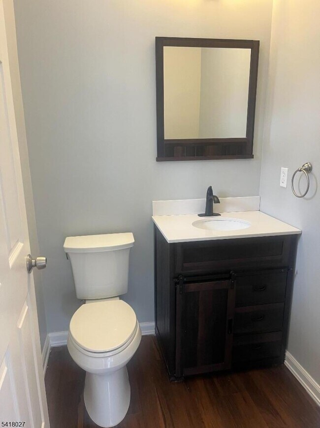 Building Photo - 227 Winding Hill Dr