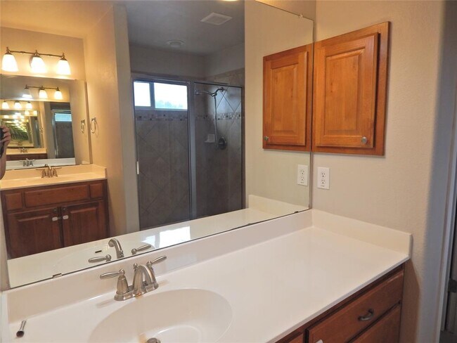 Building Photo - 1110 Willowbrook Dr